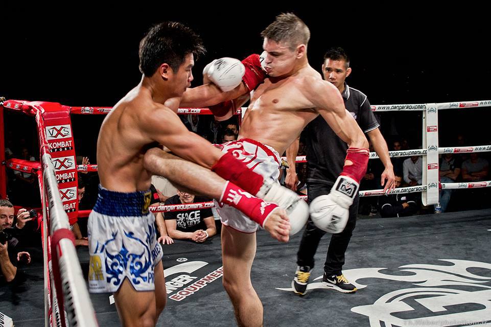 How to Knee in Muay Thai? 2026