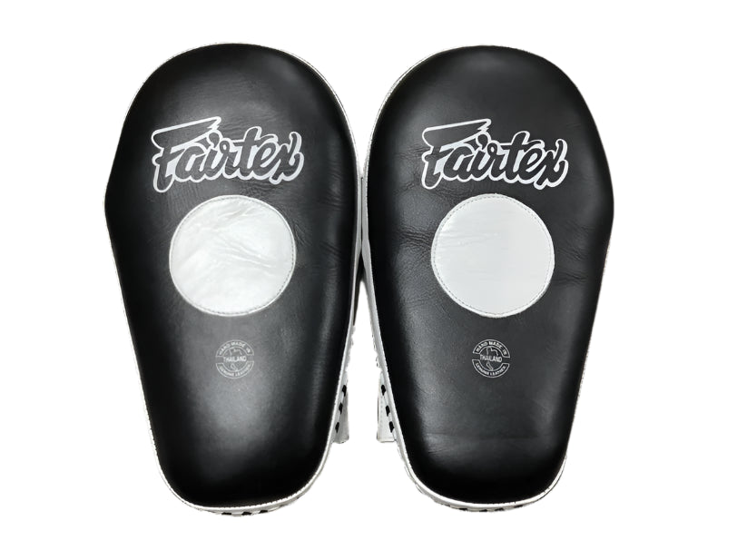 Fairtex Focus, Hybrid Mitts Pro Angular FMV8 White/Black - KICKPUNCHELBOW