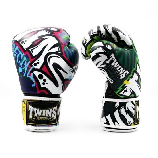 Twins Special - Sparring Set - FBGVL3 Gloves/FSGL10 Shin Guards- Graffiti